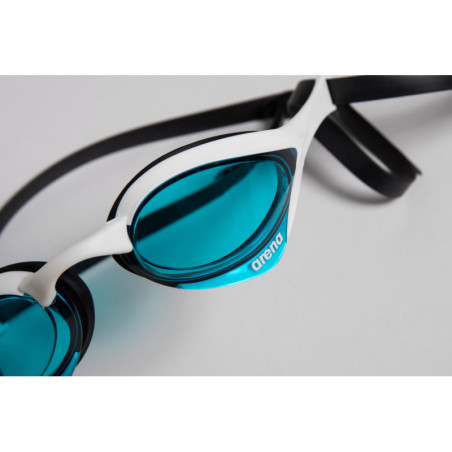 ARENA Cobra Ultra Swipe - Blue White Black - Lunettes Natation Blanc et Bleu | Les4Nages ARENA Cobra Ultra Swipe - Blue White Black - Lunettes Natation Blanc et Bleu | Les4Nages