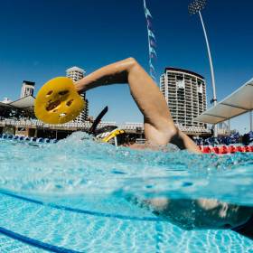 Plaquettes Natation FINIS Manta Paddle