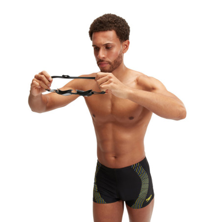 SPEEDO Tech Print Aquashort Black Yellow - Boxer Natation | Les4Nages SPEEDO Tech Print Aquashort Black Yellow - Boxer Natation | Les4Nages