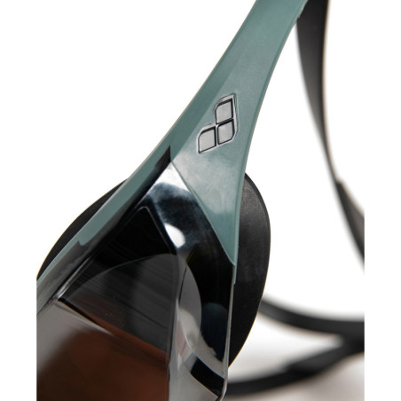 ARENA Cobra EDGE Swipe Mirror Silver Sage Black - Lunettes Natation - EN STOCK - EXCLU - ENVOI IMMEDIAT | Les4Nages ARENA Cobra EDGE Swipe Mirror Silver Sage Black - Lunettes Natation - EN STOCK - EXCLU - ENVOI IMMEDIAT | Les4Nages