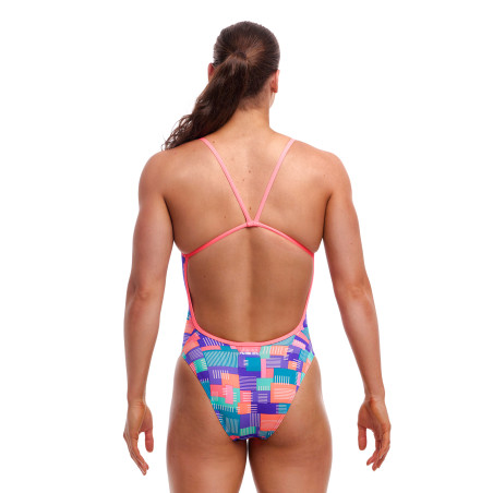 FUNKITA Giga Bit Dos Single Strength - Maillot de bain Femme Natation 1 piece | Les4Nages FUNKITA Giga Bit Dos Single Strength - Maillot de bain Femme Natation 1 piece | Les4Nages