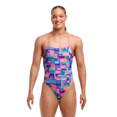 FUNKITA Giga Bit Dos Single Strength - Maillot de bain Femme Natation 1 piece | Les4Nages FUNKITA Giga Bit Dos Single Strength - Maillot de bain Femme Natation 1 piece | Les4Nages