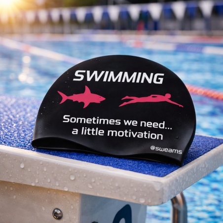 Bonnet SWEAMS Shark Motivation - Red White | Les4Nages Bonnet SWEAMS Shark Motivation - Red White | Les4Nages