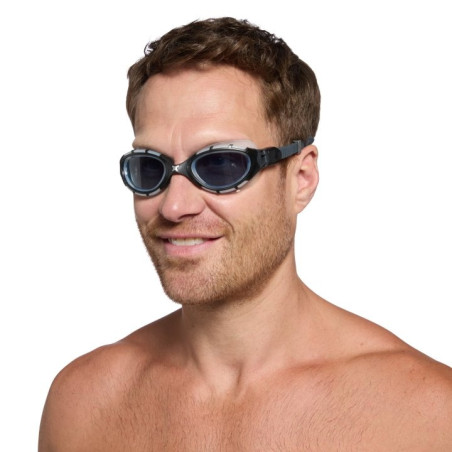 ZOGGS Predator Black Grey Tint Smoke Regular - Lunettes triathlon et eau libre | Les4Nages