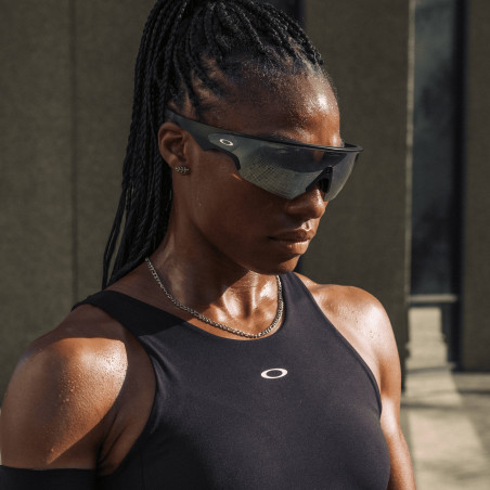 OAKLEY META VANGUARD AI Black avec Verres Prizm Black - Lunettes solaires connectées avec Caméra et écouteurs intégrés | Les4Nages OAKLEY META VANGUARD AI Black avec Verres Prizm Black - Lunettes solaires connectées avec Caméra et écouteurs intégrés | Les4Nages